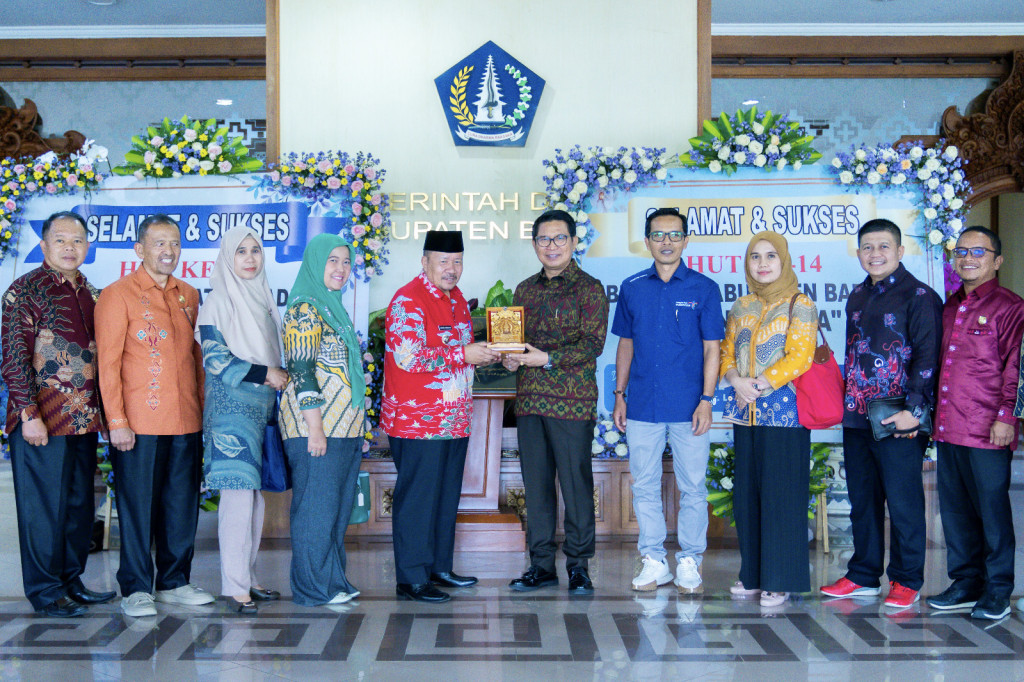 Sekda Adi Arnawa Terima Kunjungan Studi Tiru Bupati Agam, Sumatera Barat